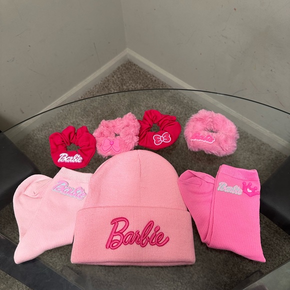 BUNDLE OF BARBIE ACCESSORIES. - Picture 3 of 4